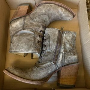 Circle G Lace Up Distressed Corral Ankle Boot